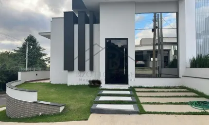 Linda casa condomínio Mantova em Indaiatuba SP, cozinha e sala integrados, piscina privativa, 3 suítes, ótima localização, área de lazer completa!!