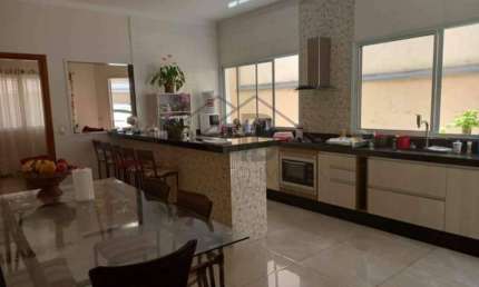 Imperdível oportunidade: Casa à venda em Salto-SP, Jardim Santa Marta III, 3 quartos, 2 suítes, 2 salas, 3 banheiros, 2 vagas, 161,00 m².