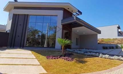 Casa de alto padrão em condomínio à venda em Indaiatuba-SP, bairro Colinas de Indaiatuba! 3 quartos, 3 suítes, 2 salas, 4 banheiros, 5 vagas, 187,15m².
