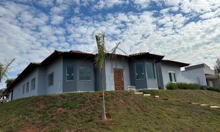 Oportunidade Imperdível: Casa em Condomínio com 3 Suítes e 320m² em Itupeva-SP, Residencial dos Lagos