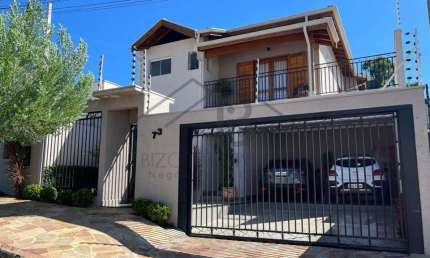 Imperdível oportunidade! Casa à venda em Indaiatuba-SP, Jardim Bela Vista: 3 quartos, 1 suíte, 3 salas, 4 banheiros, 4 vagas, 264m². Venha conferir!