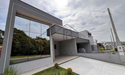 Imperdível oportunidade de compra: Casa em condomínio no Park Gran Reserve em Indaiatua! 3 dorm sendo 1 suite com closet e lavabo! Cozinha com móveis.