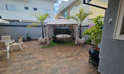 Excelente casa a venda no condominio GREEN VIEW VILLAGE - ITAICI INDAIATUBA! Terreno de 300 metros - 3 dormi 1 suíte e quintal amplo com ofurô.