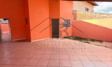 OPORTUNIDADE Oportunidade casa com t3 dormitórios sendo 1 suite com ótima localização próximo ao shopping rodoviária e facil acesso a rodovia sp 75