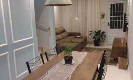 - Excelente Casa no Condomínio Villggio Dona Genoveva - Cajamar