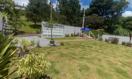 Linda casa  com  3 dormitorios e uma linda vista para as  montanhas