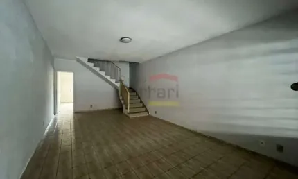 Sobrado no Jardim França com 153m², com três dormitórios, um banheiro social, uma sala com dois amb