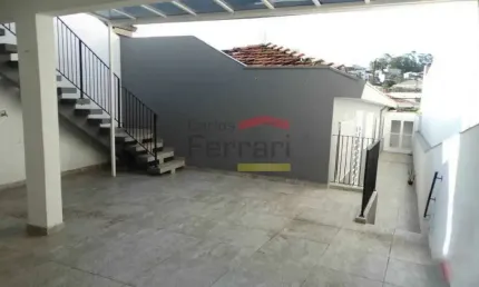 Casa térrea, na Água Fria, 3 dormitórios, 1 suíte, 3 vagas de garagem, 220 metros total