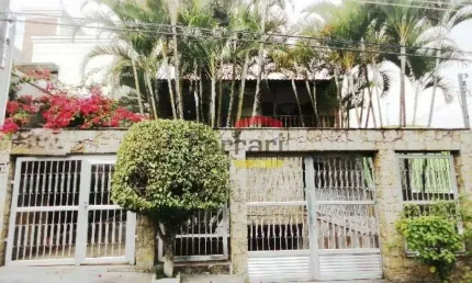 Sobrado na Vila Irmãos Arnoni, 4 dormitórios sendo 2 suítes, 8 vagas, 500 metros total, permuta