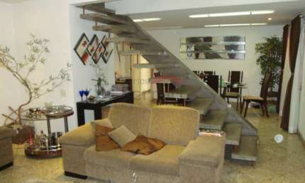 Casa á venda na Água Fria com 3 Quartos e 3 vagas , 175 m² - Estuda Permuta!