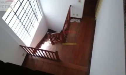 Casa à venda em Santana, Quintal, 3 quartos, sala 2 ambientes, mezanino ótima localização e espaço.