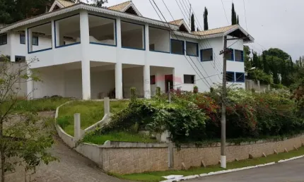 Sobrado alto padrão á venda no condomínio Suíça Cantareira - 4 dormitórios e 5 vagas.