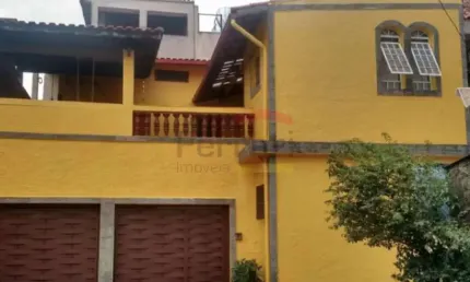 SOBRADO COM 3 DORMITÓRIOS, SENDO 1 SUÍTE, 2 VAGAS DE GARAGEM, CHURRASQUEIRA