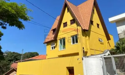 Sobrado estilo europeu no Jardim França, 4 dormitórios, 2 suítes, 4 vagas,. Estuda permuta.