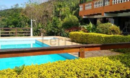 Chácara a venda 3.300 m² em São Roque / 3 dormitórios / 1 suíte