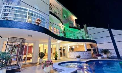 Sobrado de Alto padrão -  4 dormitórios e 3 vagas  356m² Palmas do Tremembé