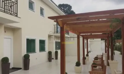 CASA EM CONDOMÍNIO NO HORTO /TREMEMBÉ COM 4 SUÍTES, 6 VAGAS DE GARAGEM, PISCINA E CHURRASQUEIRA