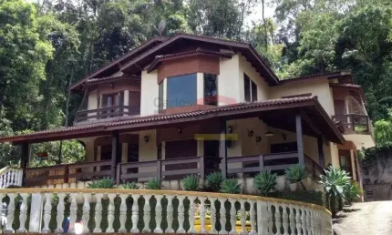 Casa à venda Alpes da Cantareira com 03 Suites, 01 suite master.