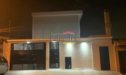 Sobrado novo em condomínio com piscina, 3 quartos, 1 suíte, 4 vagas.