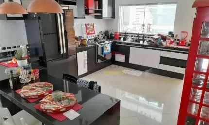 SOBRADO NO TREMEMBÉ CONTENDO 4 DORMITÓRIOS, 1 SUÍTE, CHURRASQUEIRA, 2 VAGAS