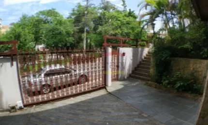 Sobrado isolado no Jardim França, 4 dormitórios, suíte, 5 vagas, piscina, 400 metros