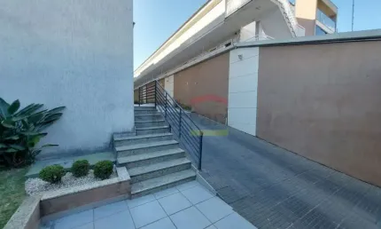 Sobrado À  Venda em Condomínio Alto Padrão na Parada Inglesa 180 m2
