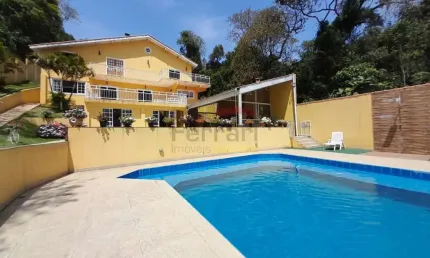 CONDOMÍNIO FECHADO, EM CAEIRAS, 4 DORMITÓRIOS SENDO 2 SUITES,  PISCINA, CHURRASQUEIRA, 10 VAGAS