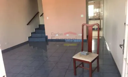 Sobrado á venda no Jardim Peri - 2 quartos e uma vaga de garagem