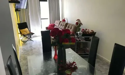 Apartamento na Praia do Tombo - Guarujá 500 m da Praia