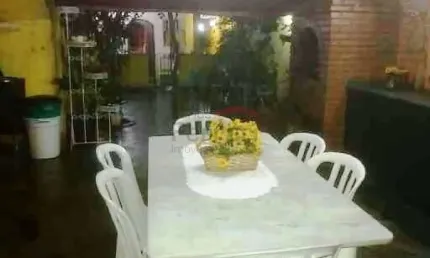 SOBRADO COM 03 SUÍTES, 04 VAGAS, E EDÍCULA COM 02 SUÍTES.
