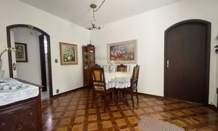 Sobrado no Tremembé com 4 quartos sendo 1 suíte e 3 vagas.