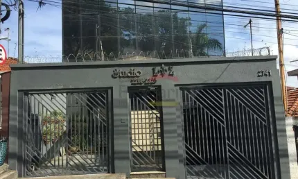 Prédio comercial em frente ao Shopping Santana Park