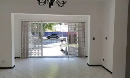 Loja Showroom Avenida importante da região Pinheiros, corredor que liga região central da cidade  .