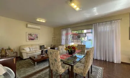 Casa térrea  Jardim França com 3 dormitórios sendo 1 suíte, quintal com churrasqueira e 4 vagas.