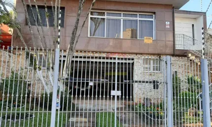 Casa Assobradada 3 dormitórios no Jardim França. 8 vagas.