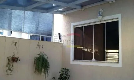 Sobrado na Vila Nova Mazzei contendo 3 dormitórios, sendo 1 suíte, 2 vagas e quintal