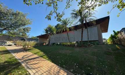 Casa térrea  à venda com 3 suítes e no condomínio Figueira Garden