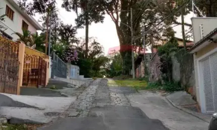 SOBRADO TREMEMBÉ COM SISTEMA DE AQUECIMENTO SOLAR - VILA IRMÃOS ARNONI