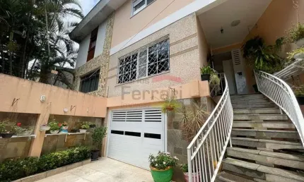 Sobrado de 177 m²,  03 quartos. 2 suites, 2 vagas -Proximo Av Inajá de Souza