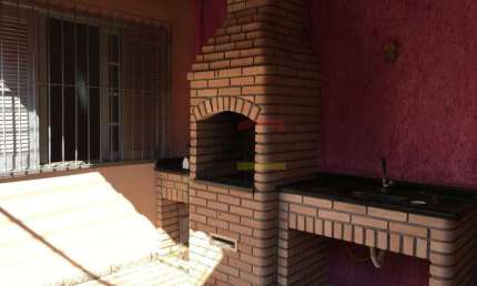 Vende se Casa Térrea No Imirim, Com 3 Dormitórios, Vagas pra 4 Carros e Edícula