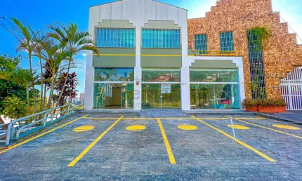 Tucuruvi, salão comercial com 2 banheiros, depósito e 5 vagas, pé direito alto.