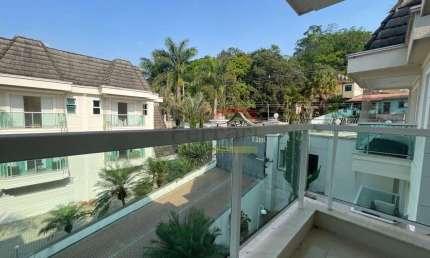 Casa em condomínio no Horto Florestal, com 450m², 4 suítes e 4 vagas de garagem coberta.