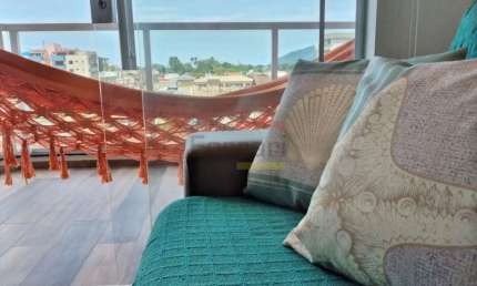 Apartamento localizado no Centro de Ubatuba - SP. 2 dormitórios, varanda gourmet e porteira fechada.