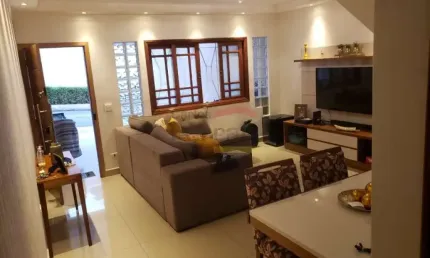 Casa em condomínio fechado com 3 dormitórios, 3 suítes a venda na Vila Mazzei.