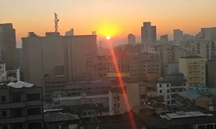 Apartamento 45m²  com varanda   à 5 minutos a pé do metro santa cecília