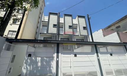 Sobrado localizado no Lauzane Paulista com três suítes, churrasqueira e duas vagas.