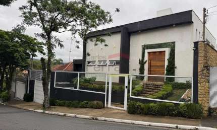 Sobrado nas Palmas do Tremembé, com 5 quartos, 8 vagas de garagem e piscina