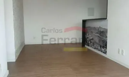 APARTAMENTO NA VILA AURORA, 2 DORMITÓRIOS, SENDO 1 SUÍTE, SACADA E 2 VAGAS, VAGO