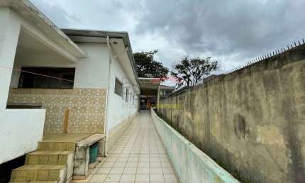 Casa térrea de 190 m² à venda no Parque Peruche, com 2 dormitórios, 3 vagas.