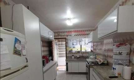 CASA TÉRREA NO JARDIM JOAMAR COM  3 DORMITÓRIOS, SENDO 1 SUÍTE, 4 VAGAS DE GARAGEM+ CHURRASQUEIRA